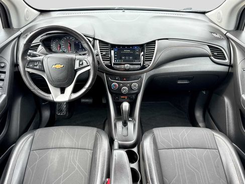 Used 2019 Chevrolet Trax LT w/ LT Convenience Package AWD/4WD image 14