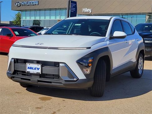 New 2026 Hyundai Kona SE image 2