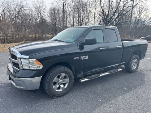 Used 2018 RAM 1500 Classic SLT image 2