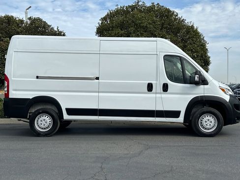 New 2025 RAM ProMaster 2500 w/ Convenience Group image 3