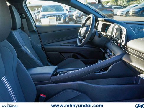 New 2026 Hyundai Elantra SEL Sport FWD image 19