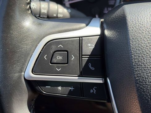 Used 2023 Toyota Highlander XLE FWD image 25