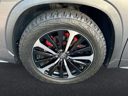 Used 2021 Toyota Highlander XSE FWD image 10