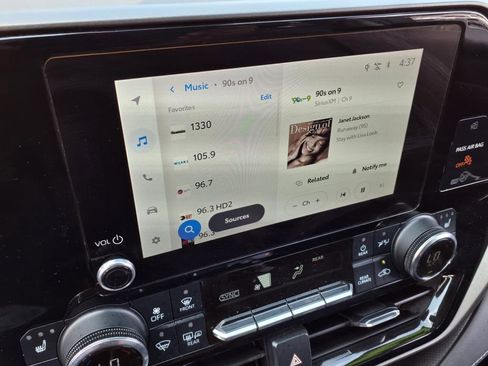 Certified 2023 Toyota Highlander XLE image 15