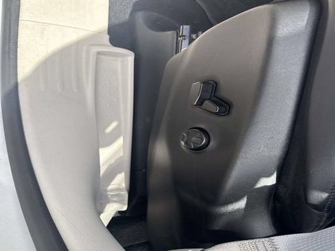 Used 2024 Chrysler Pacifica Touring-L FWD image 19