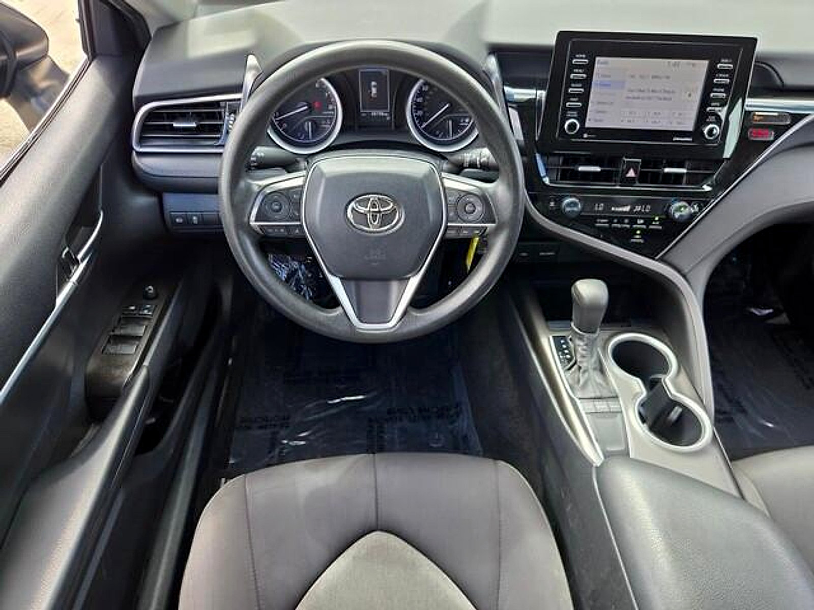Used 2022 Toyota Camry LE FWD image 9