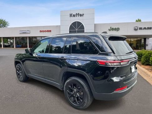 Certified 2024 Jeep Grand Cherokee Altitude AWD/4WD image 4