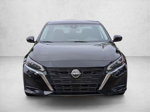 Used 2023 Nissan Altima 2.5 SV image 2