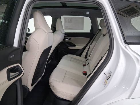 Used 2025 Audi Q6 e-tron Premium Plus image 13