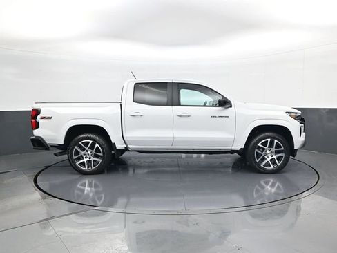 Used 2024 Chevrolet Colorado Z71 w/ Z71 Convenience Package 2 AWD/4WD image 4