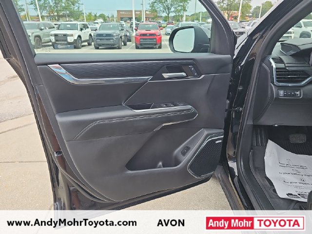 Used 2024 GMC Acadia Elevation w/ Luxury Package AWD/4WD image 11