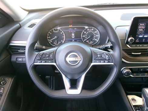Used 2024 Nissan Altima 2.5 SV FWD image 38
