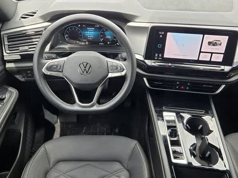 Used 2024 Volkswagen Atlas Cross Sport SE image 15