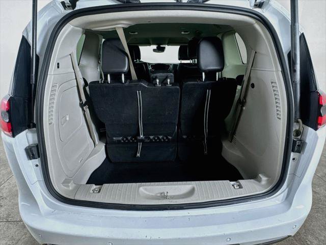 Certified 2024 Chrysler Pacifica Limited FWD image 23