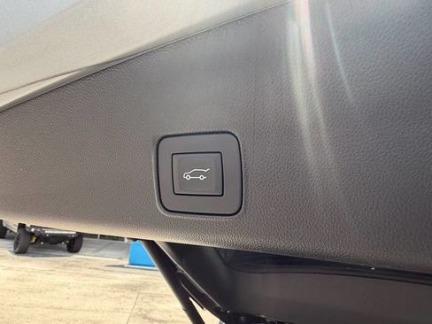 Used 2023 Chevrolet TrailBlazer RS w/ Sun and Liftgate Package FWD image 15