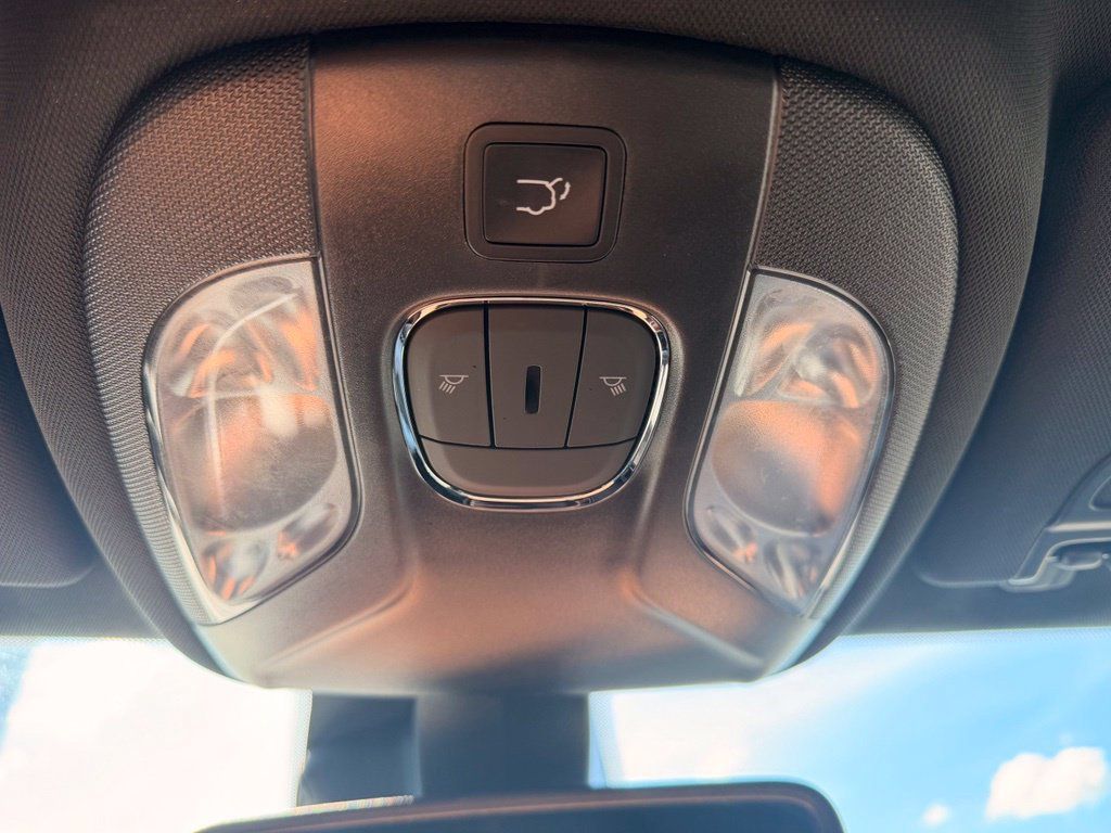 Used 2023 Jeep Compass Latitude w/ Convenience Group AWD/4WD image 31