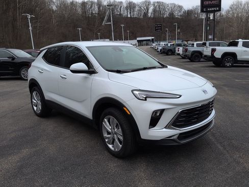 Used 2026 Buick Encore GX Preferred w/ Comfort Package AWD/4WD image 2