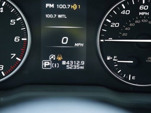 Used 2025 Subaru Forester Premium image 30