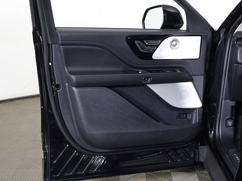 Used 2025 Lincoln Aviator Reserve w/ Equipment Group 201A AWD/4WD image 30