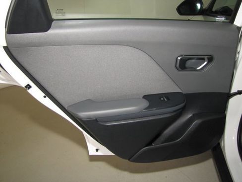 Used 2025 Kia K4 EX image 14