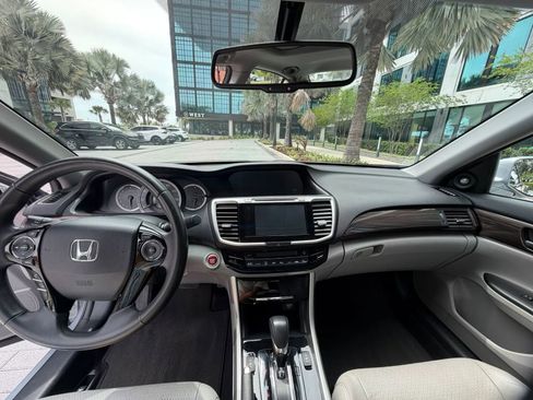 Used 2017 Honda Accord EX-L image 10
