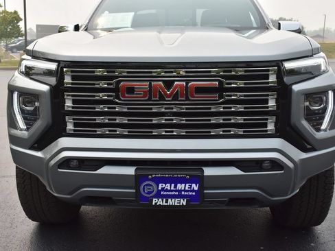 Used 2024 GMC Canyon Denali AWD/4WD image 3