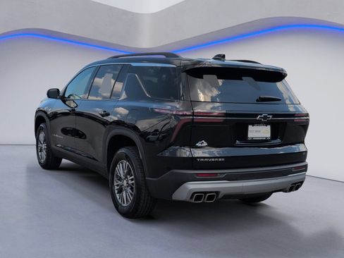 Used 2024 Chevrolet Traverse LT FWD image 3