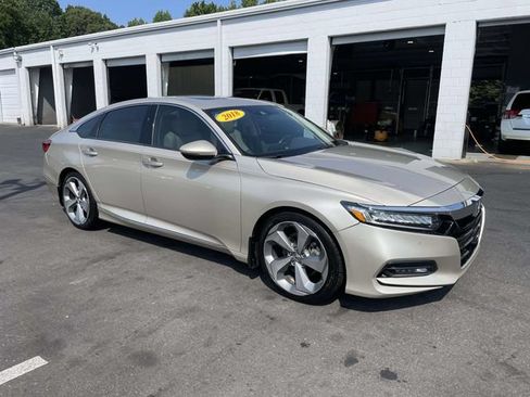 Used 2018 Honda Accord Touring image 2