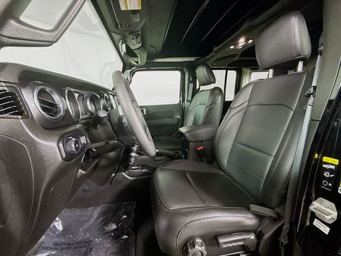 Used 2023 Jeep Wrangler Altitude image 11