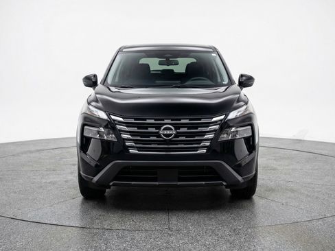 Used 2025 Nissan Rogue SV image 2