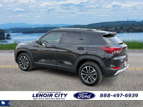 Used 2025 Chevrolet TrailBlazer LT w/ Convenience Package FWD image 5