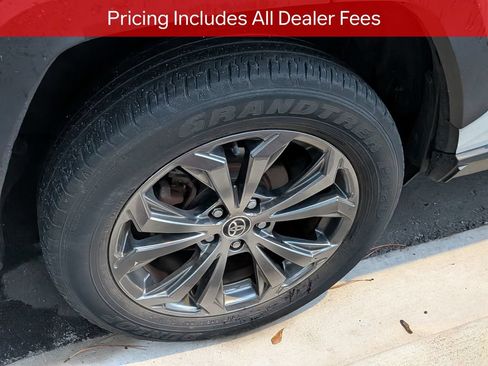Used 2023 Toyota RAV4 XLE Premium AWD/4WD image 9