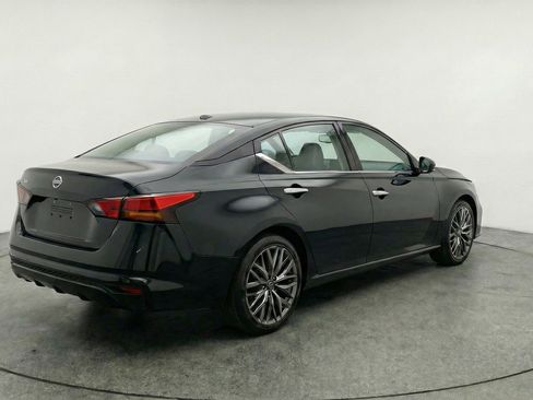Used 2025 Nissan Altima 2.5 SV image 9