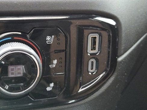 Used 2024 Chevrolet Silverado 2500 High Country w/ High Country Premium Package image 14