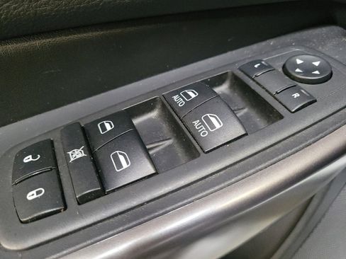 Used 2019 Jeep Cherokee Limited FWD image 27