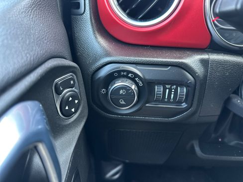 Used 2022 Jeep Gladiator Rubicon AWD/4WD image 18