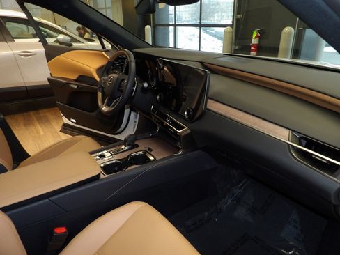 Used 2024 Lexus RX 350 Premium image 13