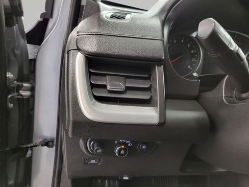 Used 2024 GMC Terrain SLT image 11