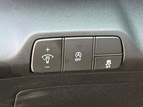Used 2026 Hyundai Elantra SE FWD image 19