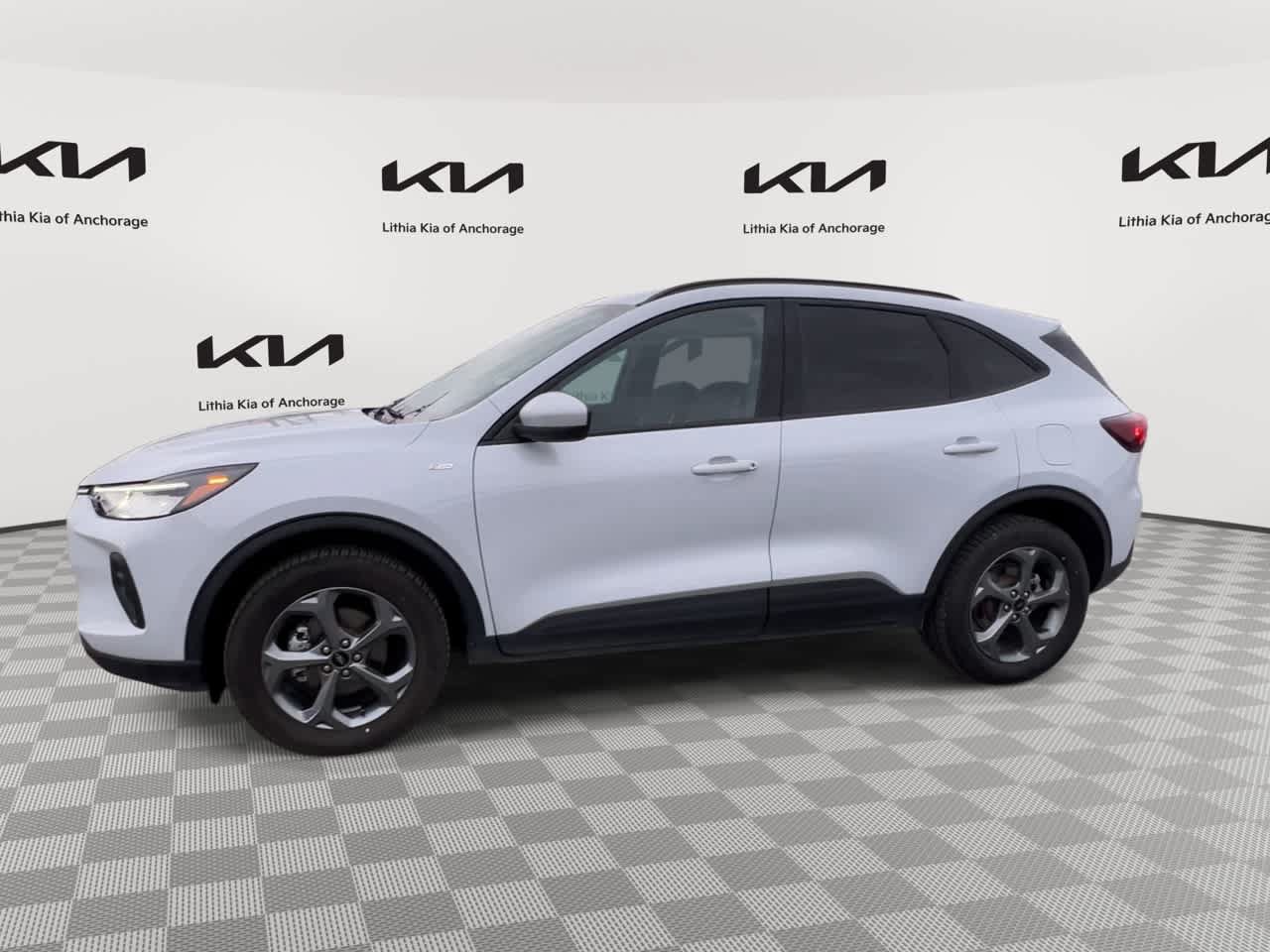 Used 2025 Ford Escape ST-Line Select AWD/4WD image 6