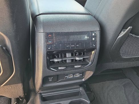 Used 2024 Jeep Grand Cherokee L Limited w/ Luxury Tech Group II AWD/4WD image 18