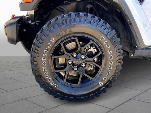 Certified 2024 Jeep Gladiator Sport image 11