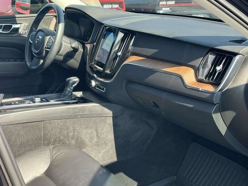 Used 2021 Volvo XC60 T5 Momentum w/ Protection Package Premier FWD image 26
