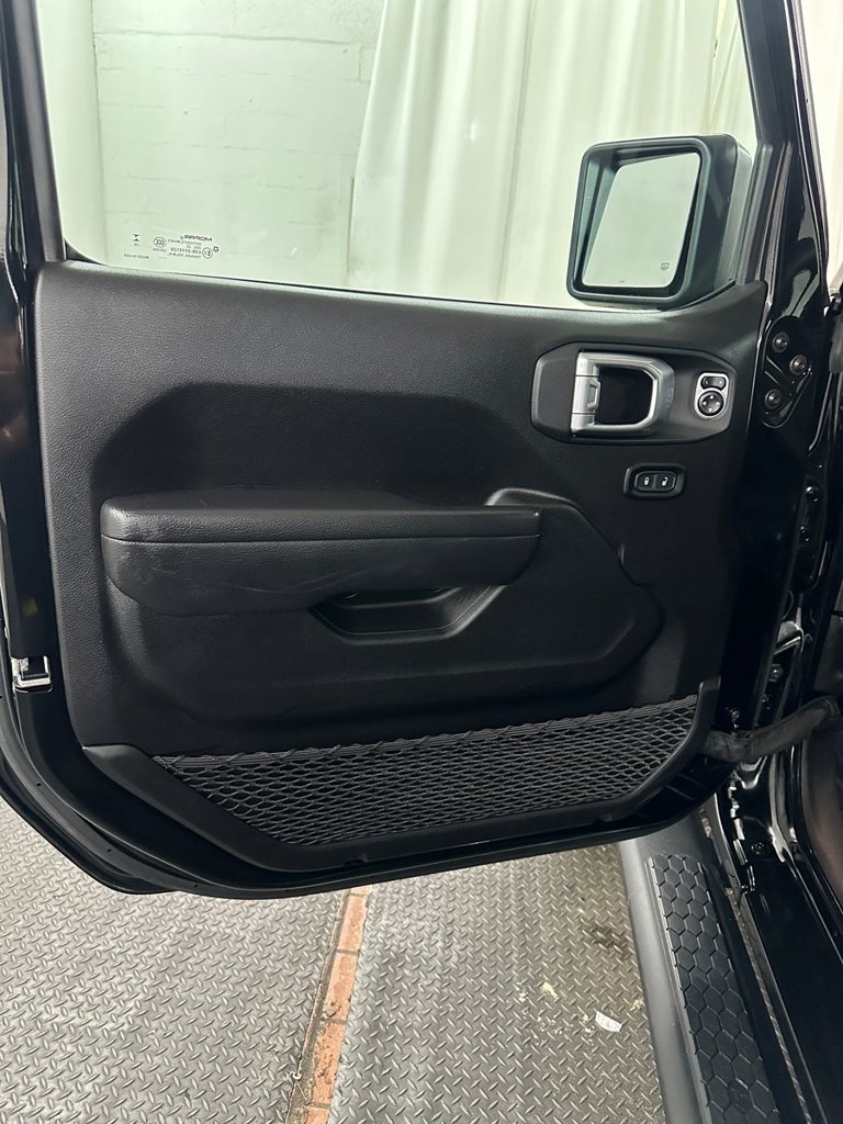 Used 2024 Jeep Wrangler Unlimited w/ Convenience Group AWD/4WD image 8