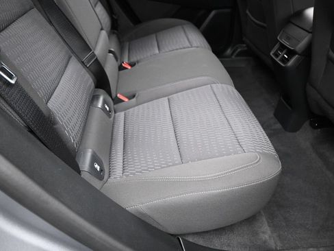 Used 2026 Chevrolet Equinox LT FWD image 37