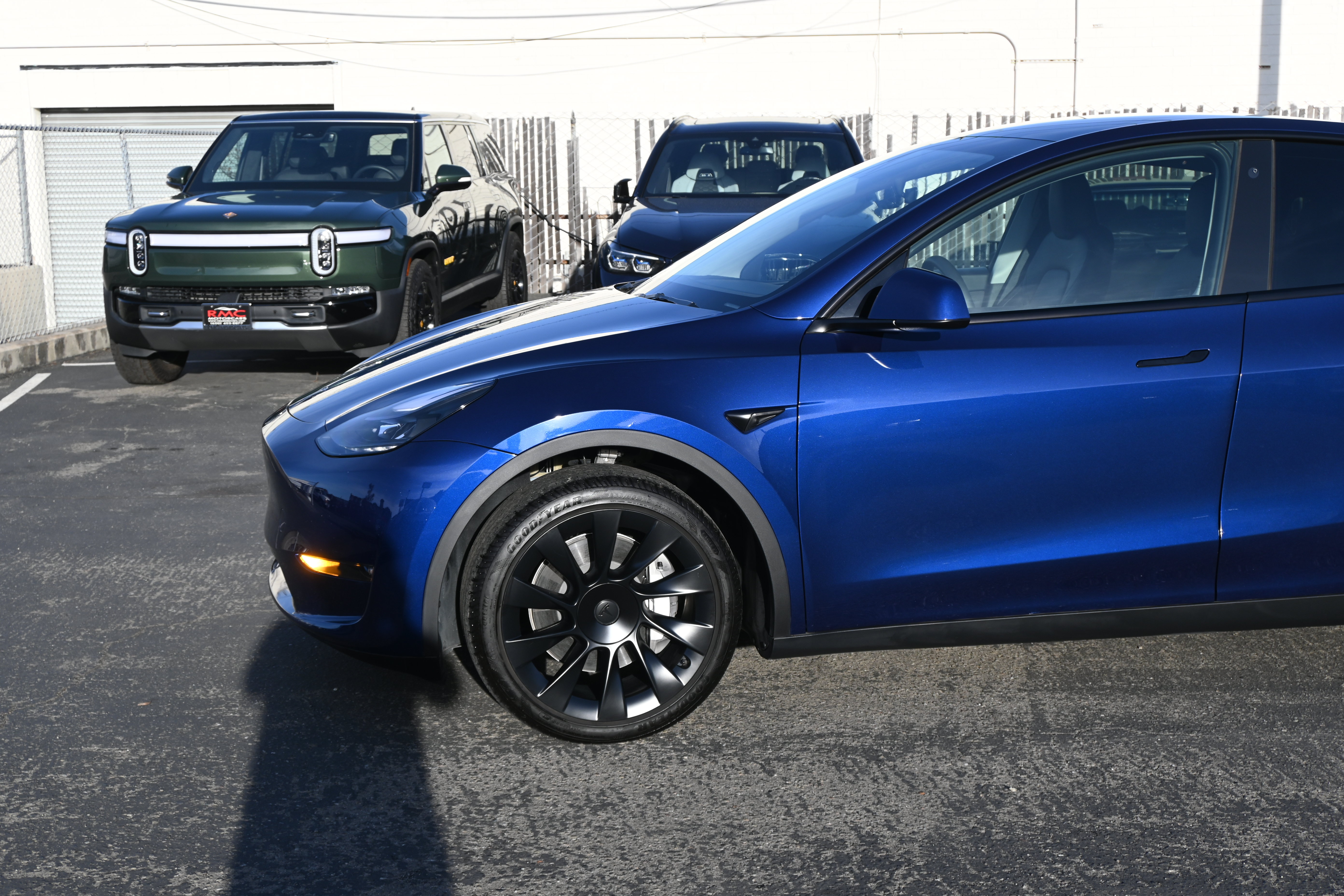 Used 2023 Tesla Model Y Long Range AWD/4WD image 3