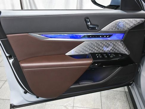 Used 2024 BMW i7 xDrive60 image 9