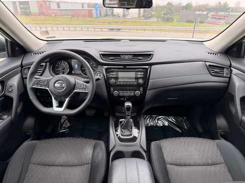 Used 2017 Nissan Rogue SV image 30