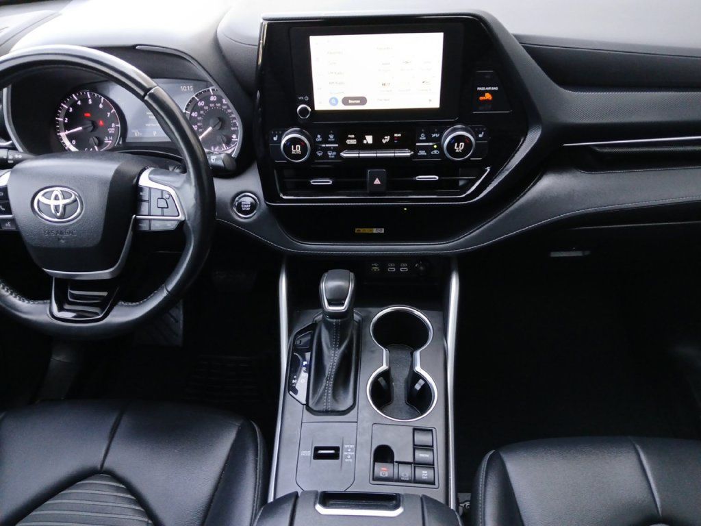 Used 2023 Toyota Highlander XSE FWD image 3