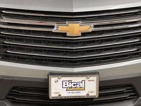 Used 2023 Chevrolet Traverse LT AWD/4WD image 9